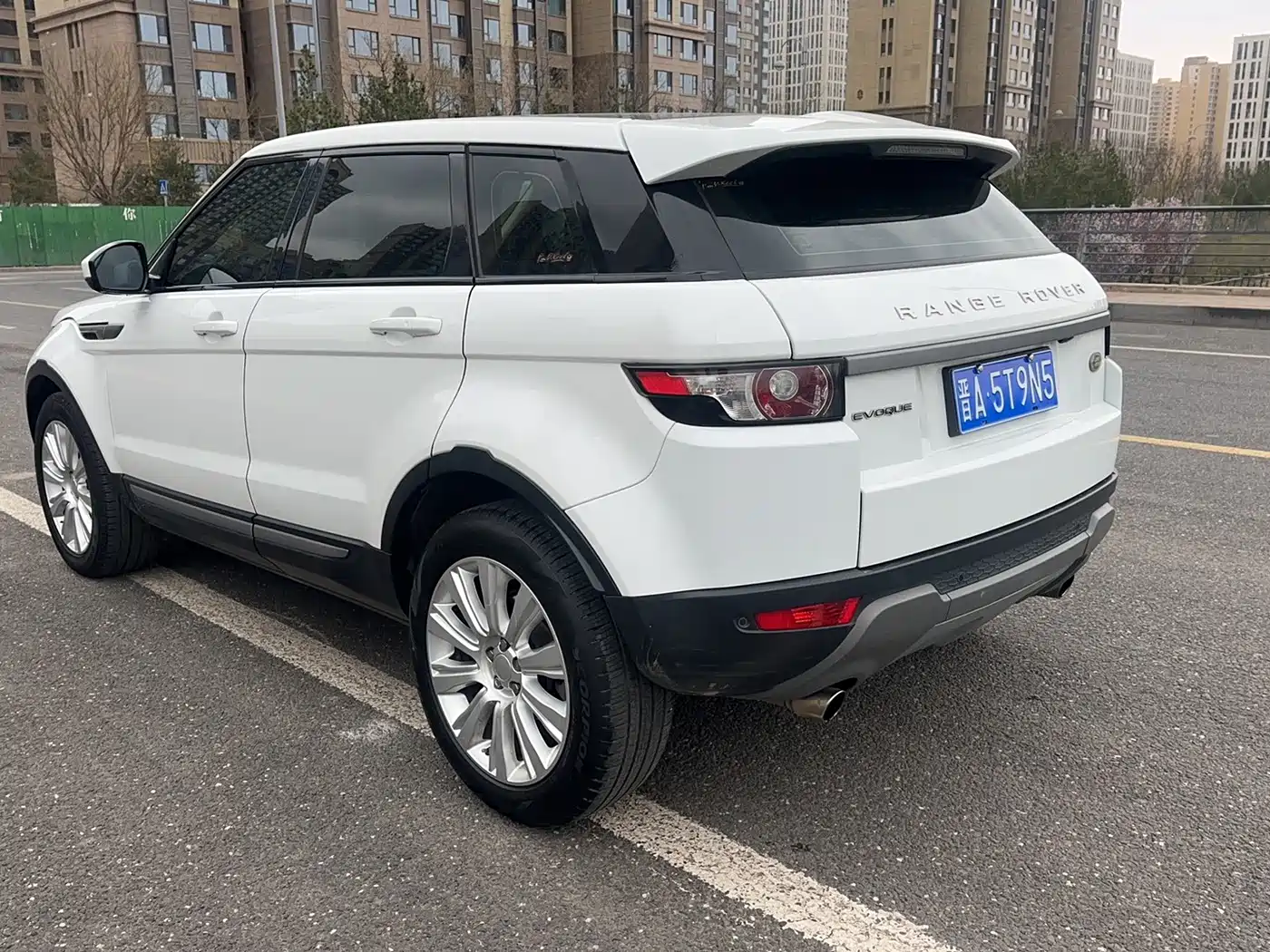 Land Rover Range Rover Evoque 2015 2.0T 5-Door Intelligent Edition фото 9