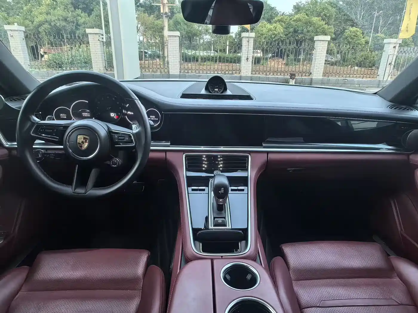 PORSCHE PANAMERA