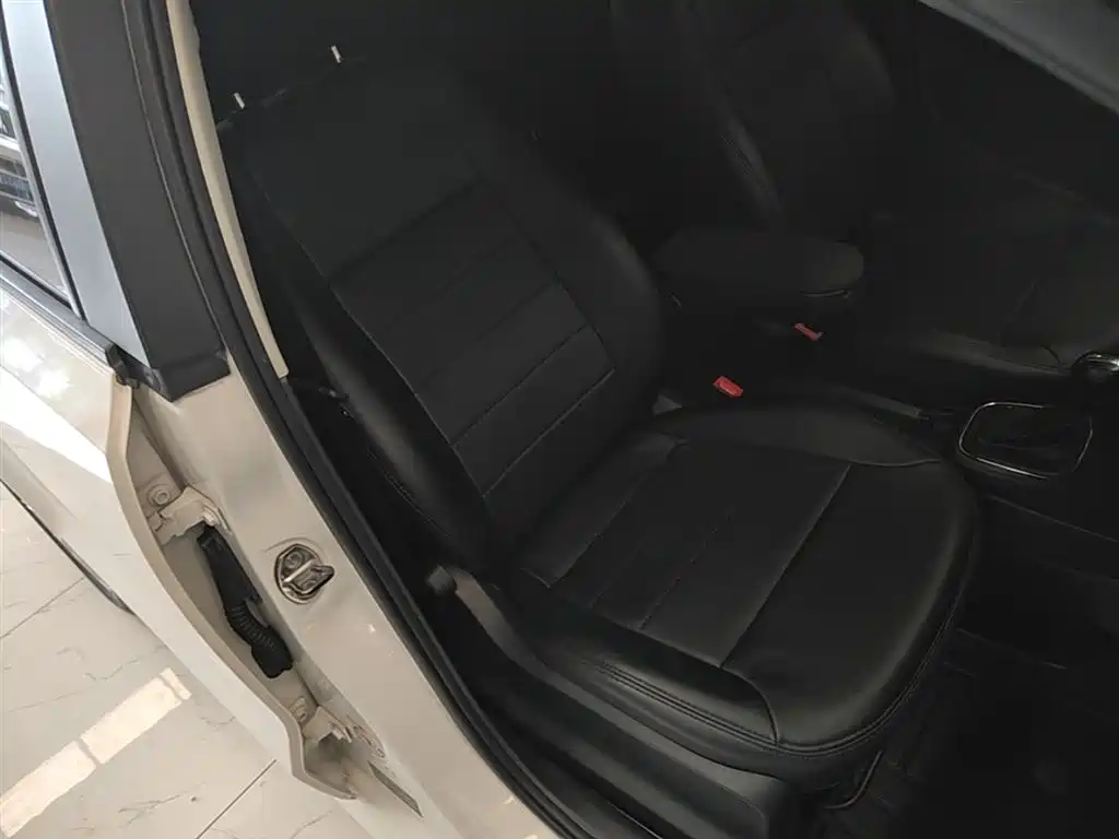 Volkswagen Polo 2014 1.4L Automatic Comfort Edition фото 25