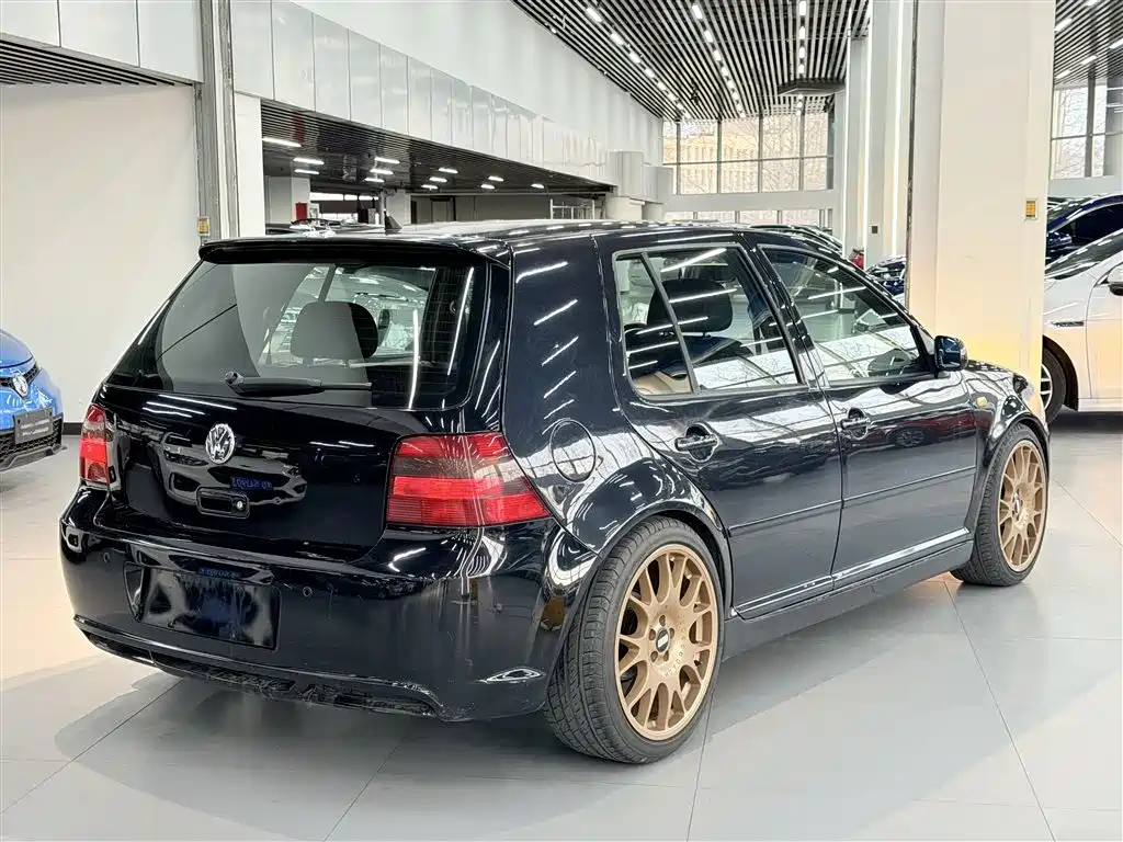 Volkswagen Golf 2008 Model 1.6 Automatic Fashion Type фото 8