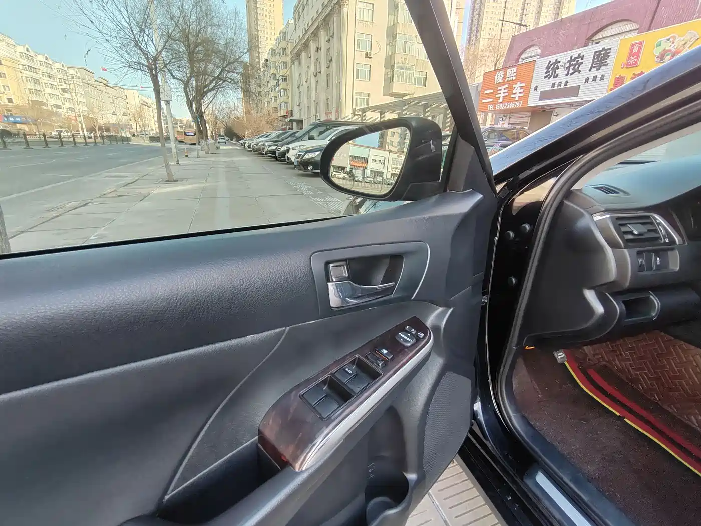 Toyota Camry 2015 2.0G Leading Edition фото 11