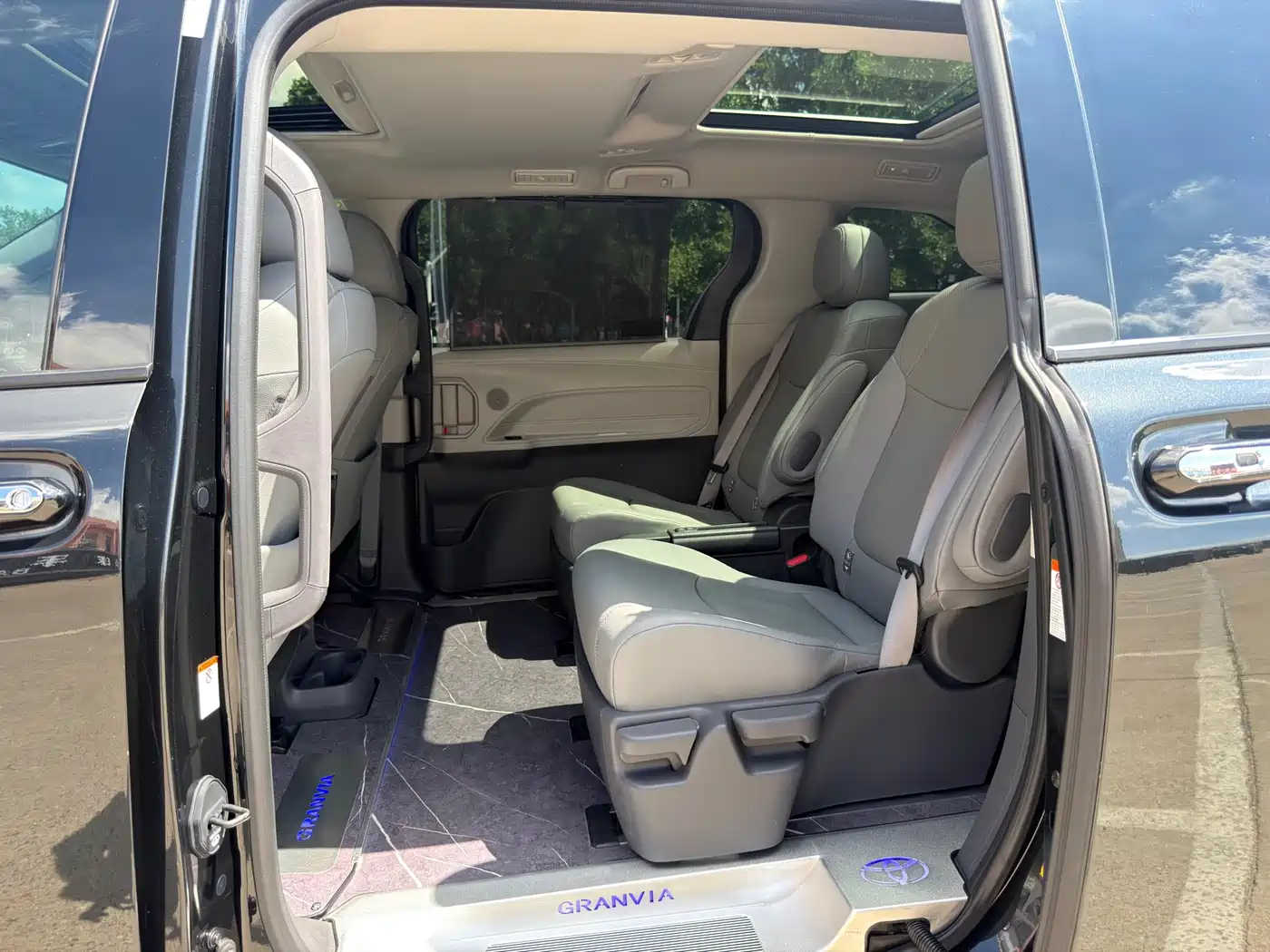 Toyota Granvia 2024 2023 2.5L Hybrid Prestige PLUS Edition