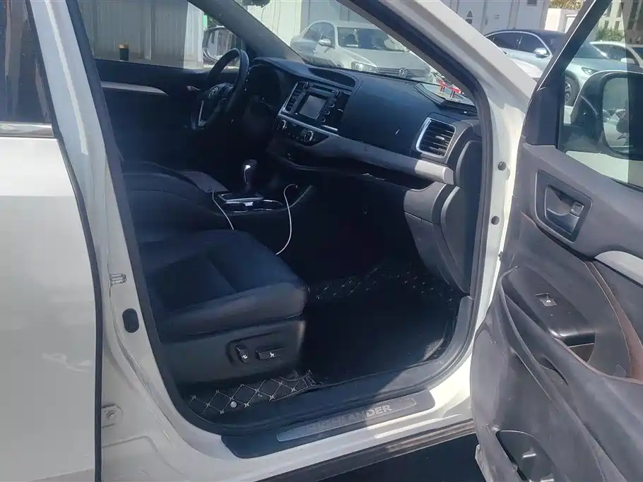 TOYOTA HIGHLANDER