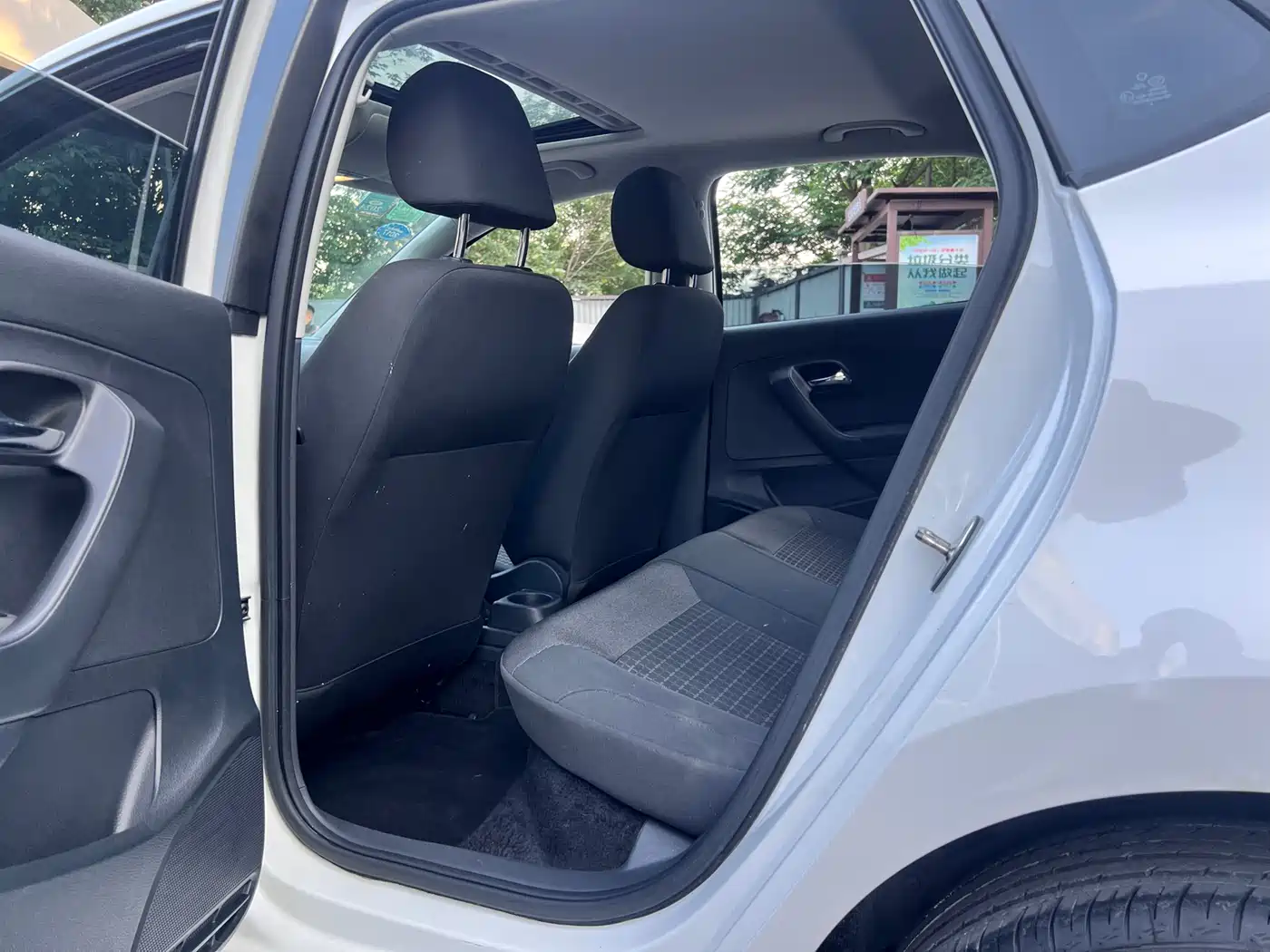 Volkswagen Polo 2016 1.6L Automatic Comfort фото 12