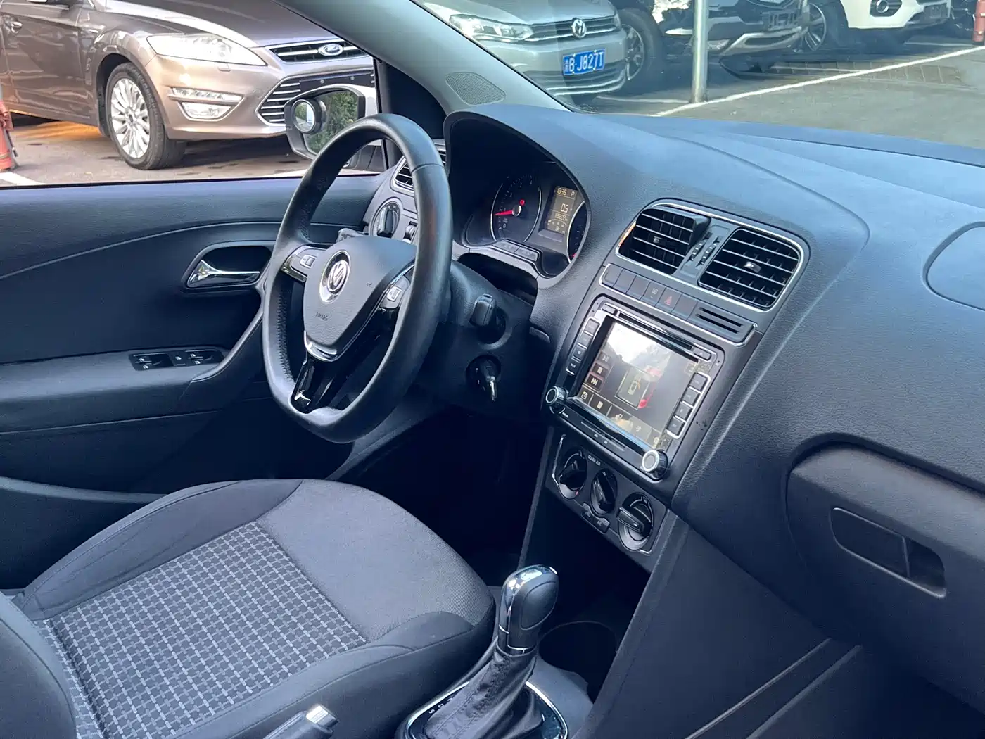 Volkswagen Polo 2016 1.6L Automatic Comfort фото 27