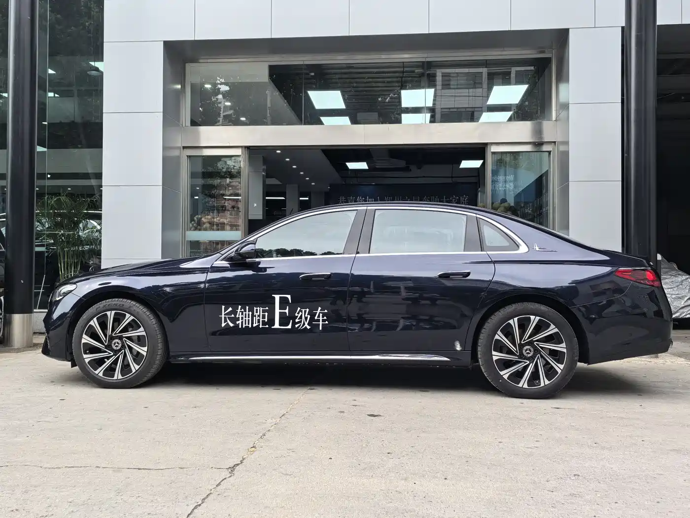 Mercedes-Benz E-Class 2024 Model E 300 L Luxury фото 5