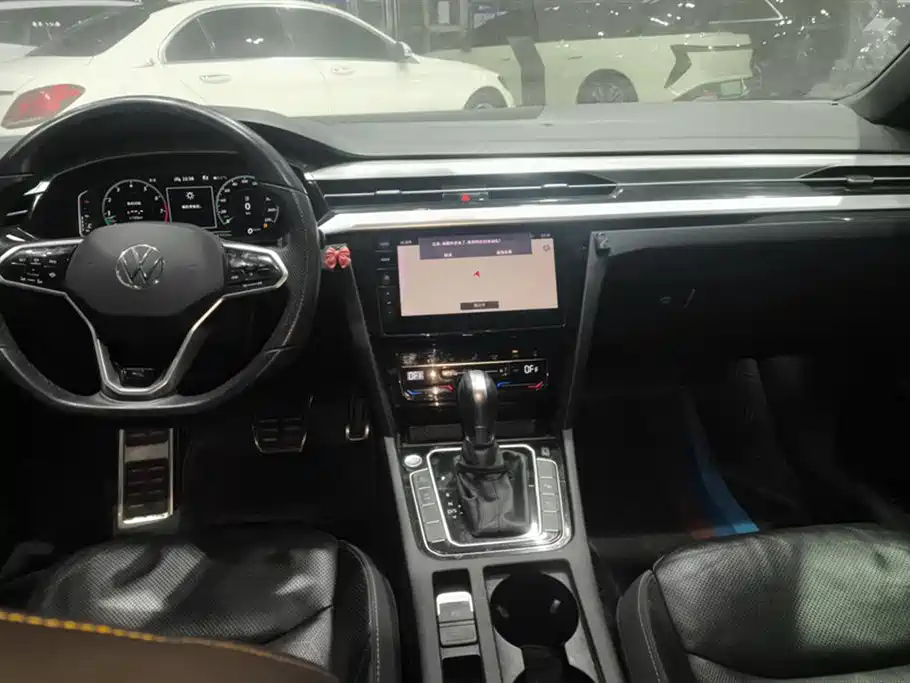 Volkswagen FAW-Volkswagen CC 2021 380TSI Eye-catching Edition 30th Anniversary фото 12