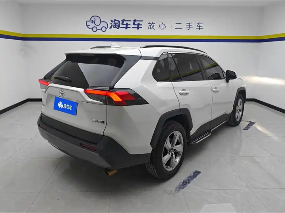 Toyota RAV4 Rongfang 2020 2.0L CVT 2WD Trend Edition фото 3