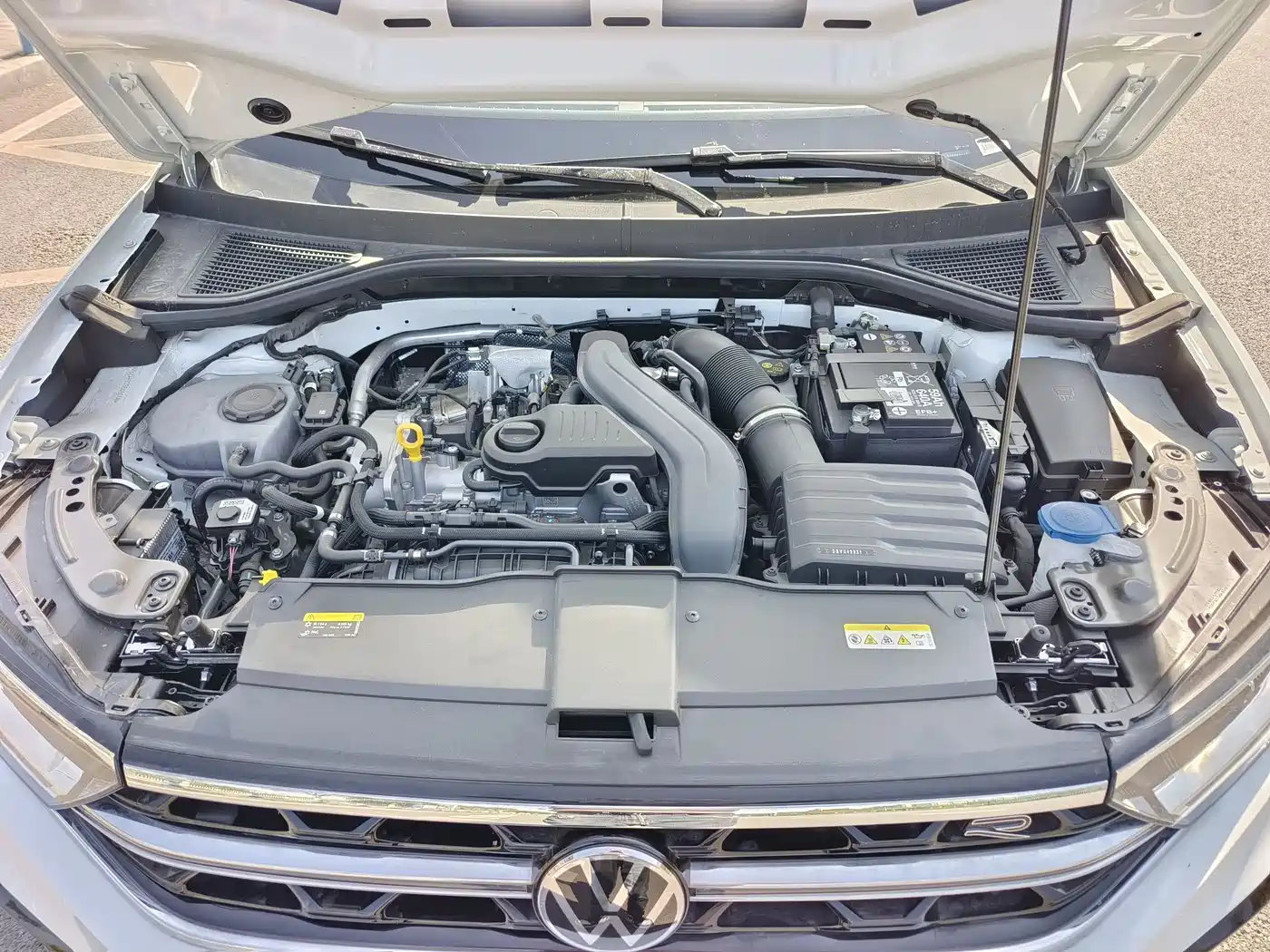VOLKSWAGEN T-ROC EXPLORING SONGS