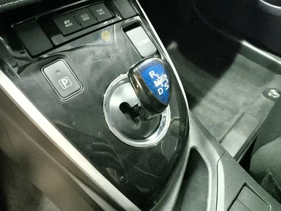 Toyota Corolla 2018 Hybrid 1.8L E-CVT Smart Edition фото 16