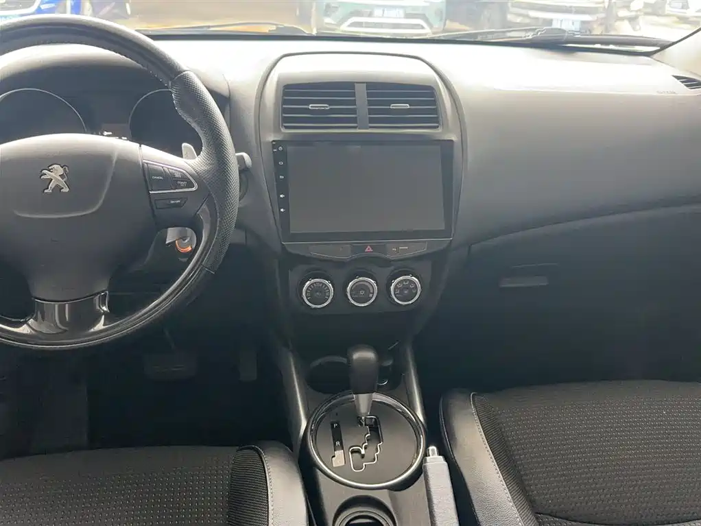 Peugeot 4008 (Import) 2013 2.0L 2WD Fashion фото 6