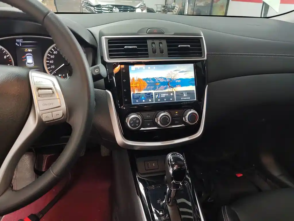 Фото 9 - Nissan Tiida