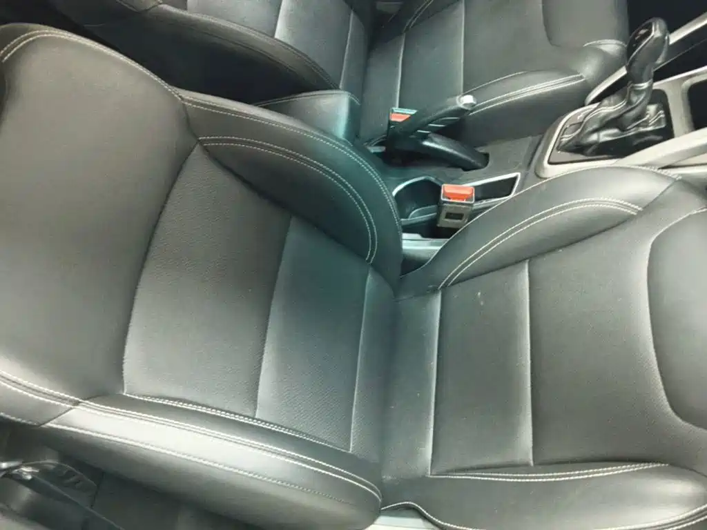 Фото 20 - Geely Vision X3