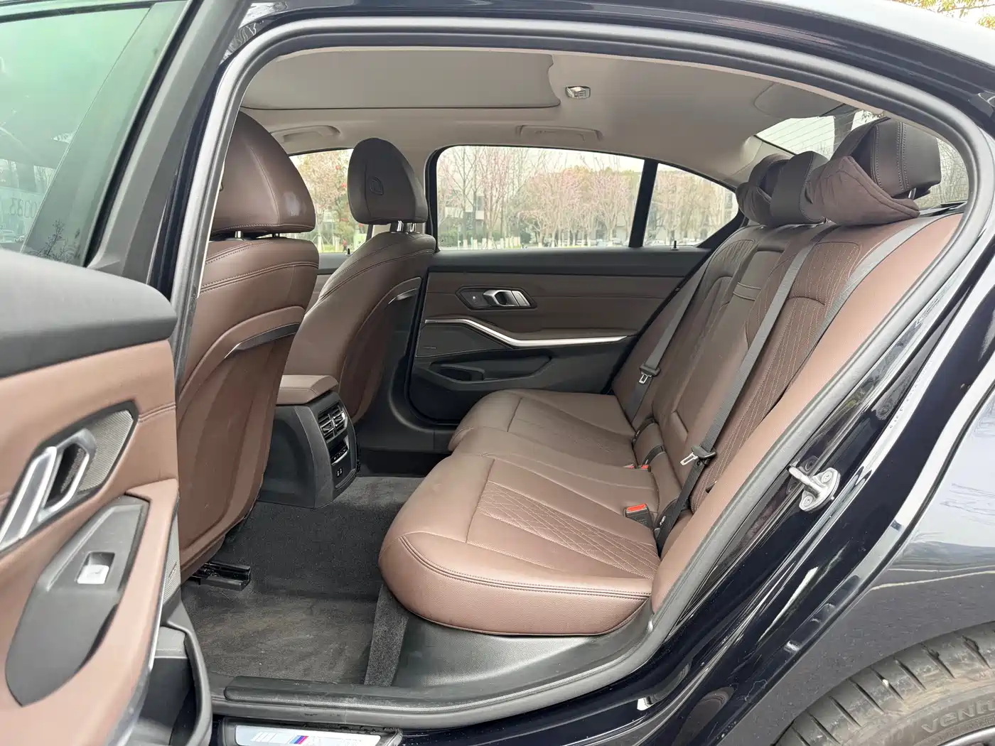 BMW 3 Series 2023 325Li M Sport Black Night Package фото 9
