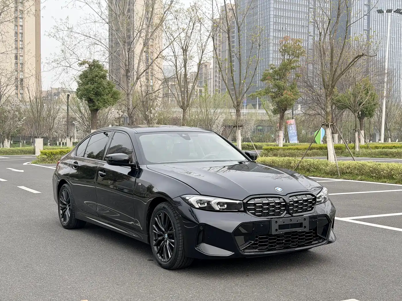 BMW 3 Series 2023 325Li M Sport Black Night Package фото 2