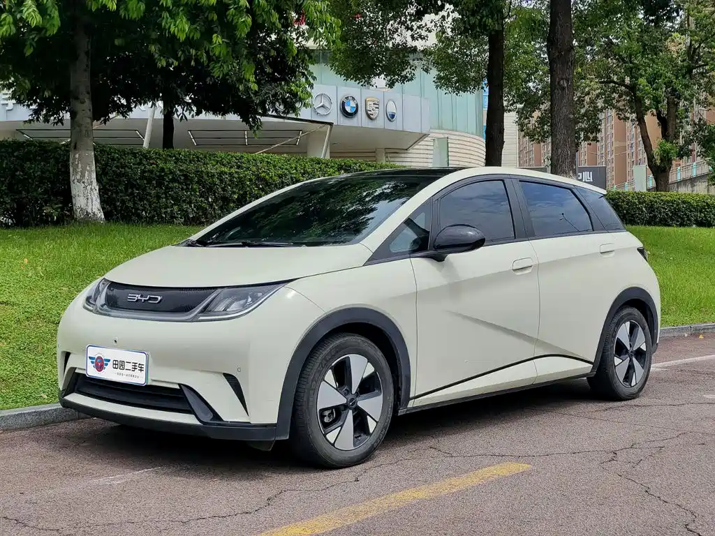 BYD Dolphin 2023