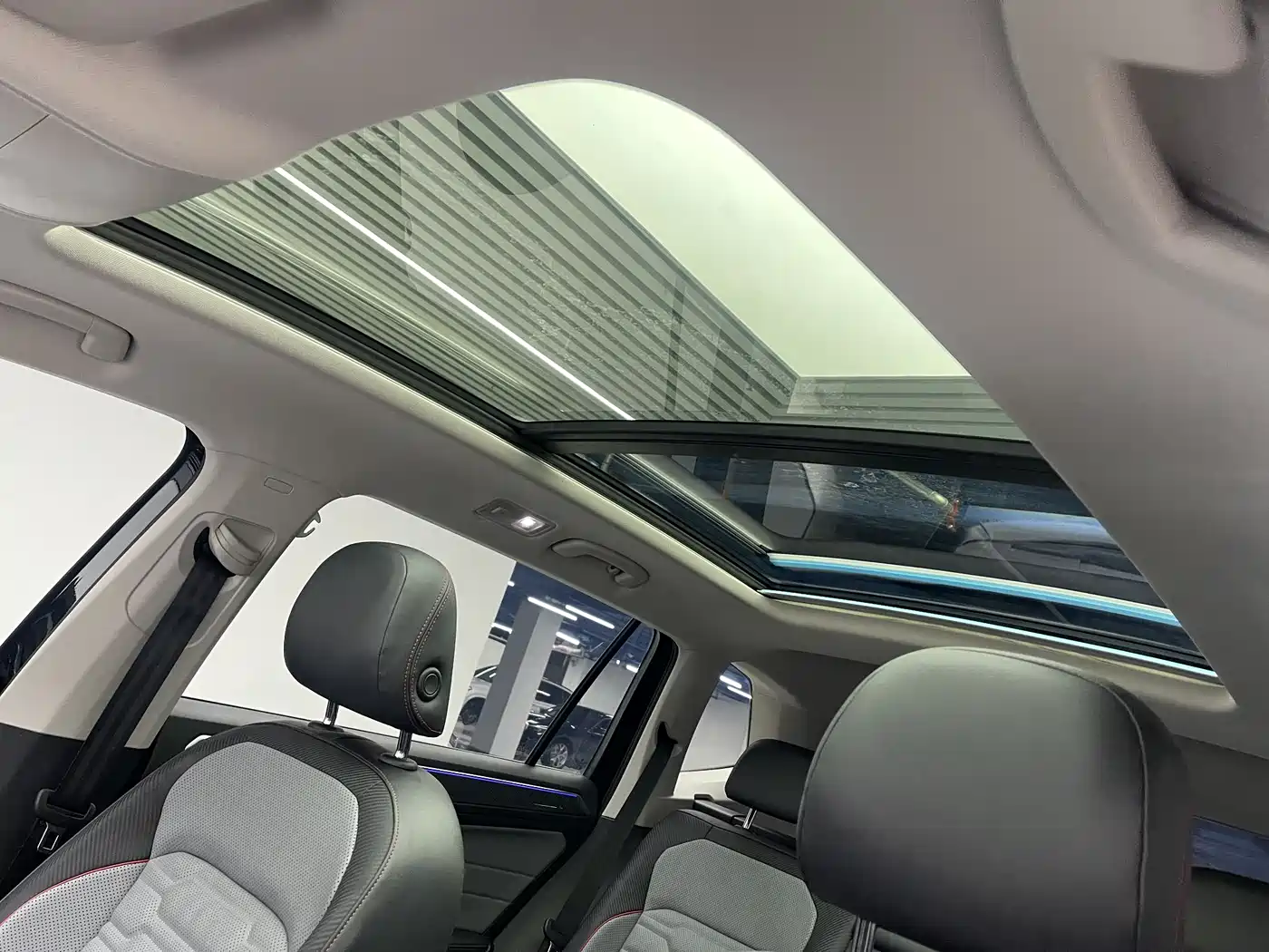 Volkswagen Tiguan L 2023 330TSI Auto 2WD R-Line Flagship Edition фото 11