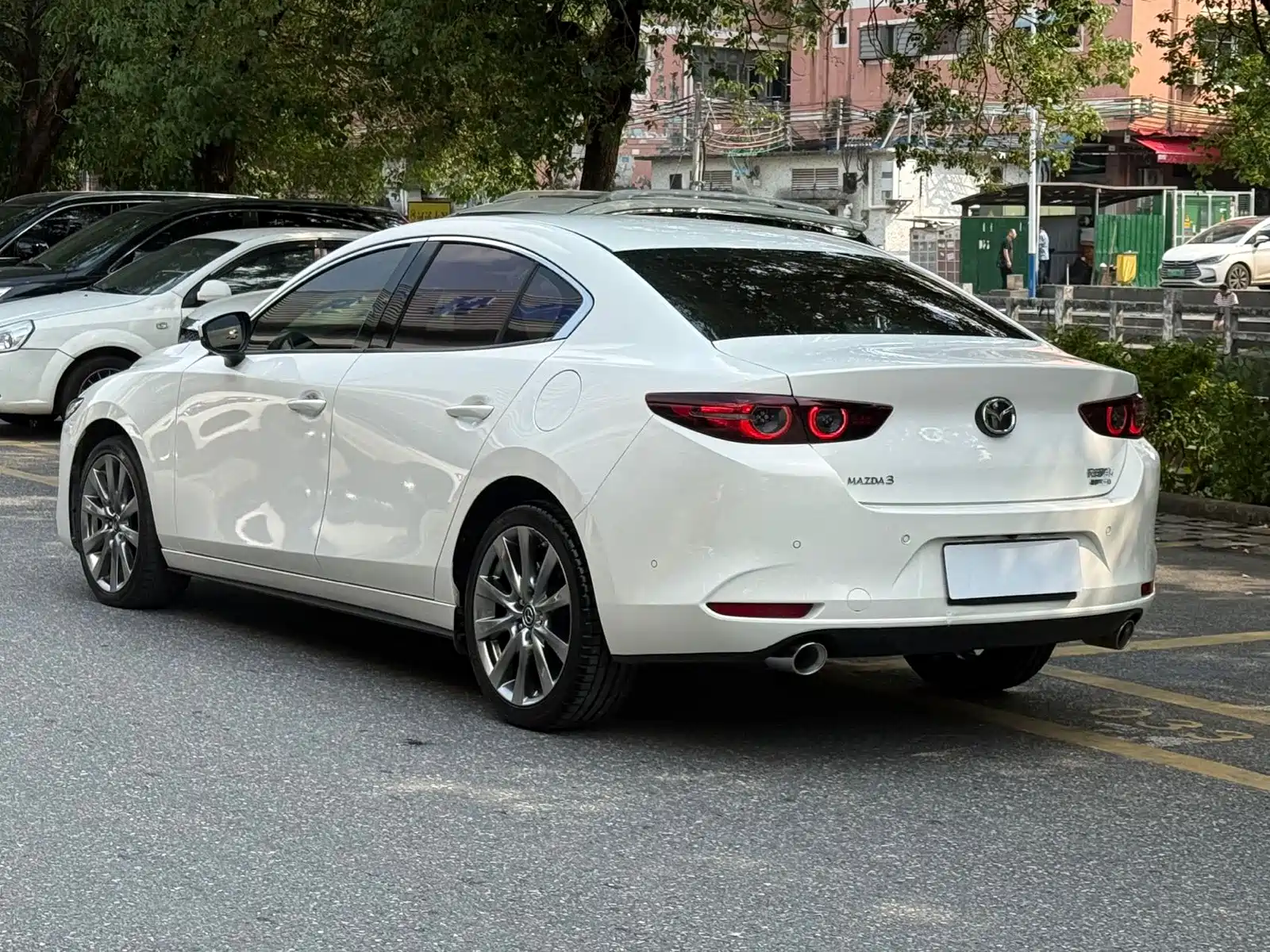 Photo 2 - Mazda Mazda 3