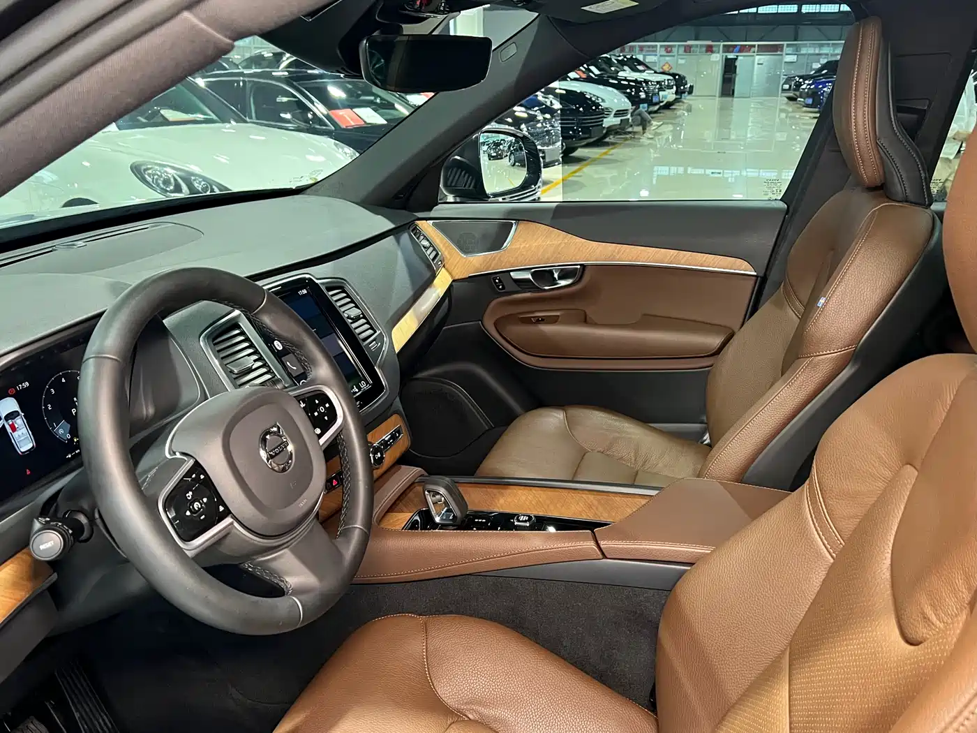 VOLVO XC90