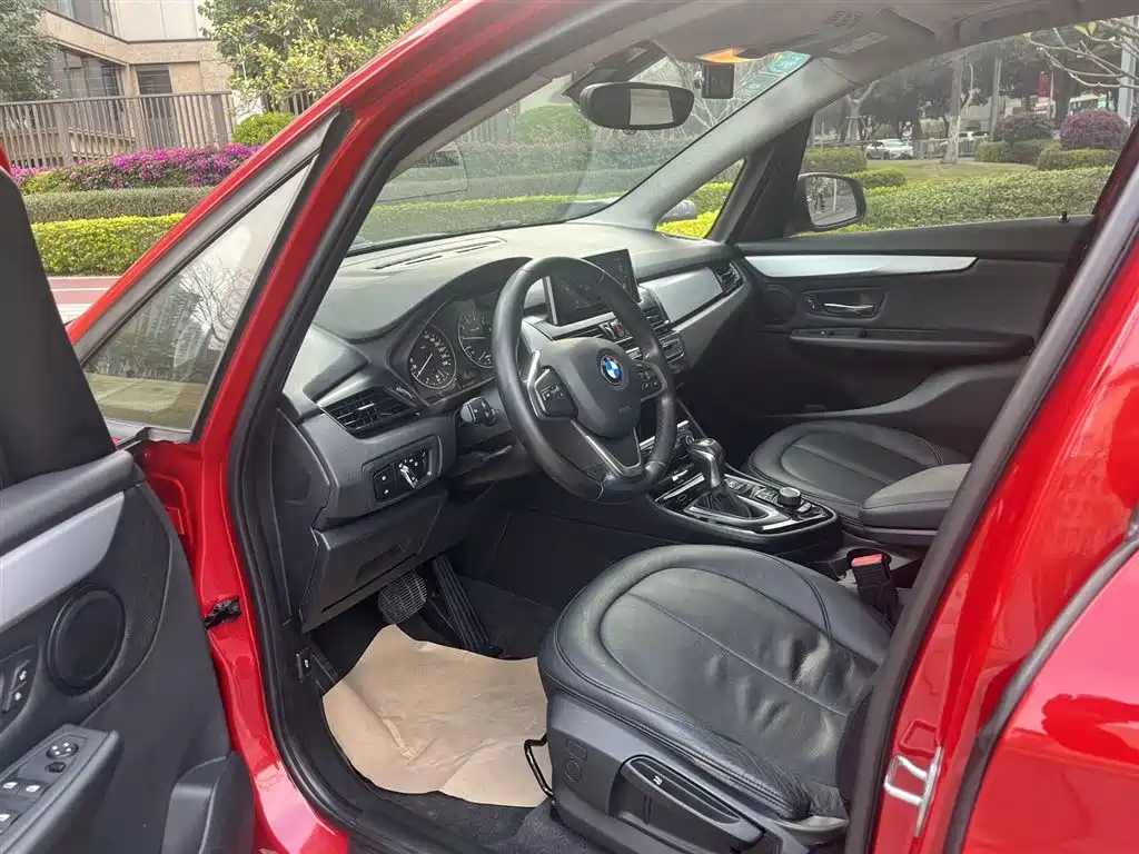 BMW 2 Series Touring 2016 218i Leading фото 8