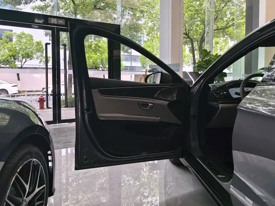 BYD Han 2025 2025 DM-i Smart Driving Edition 125KM LiDAR Flagship