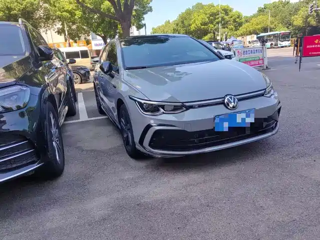 Volkswagen Golf 2023 280TSI DSG R-Line Lite — фото 4
