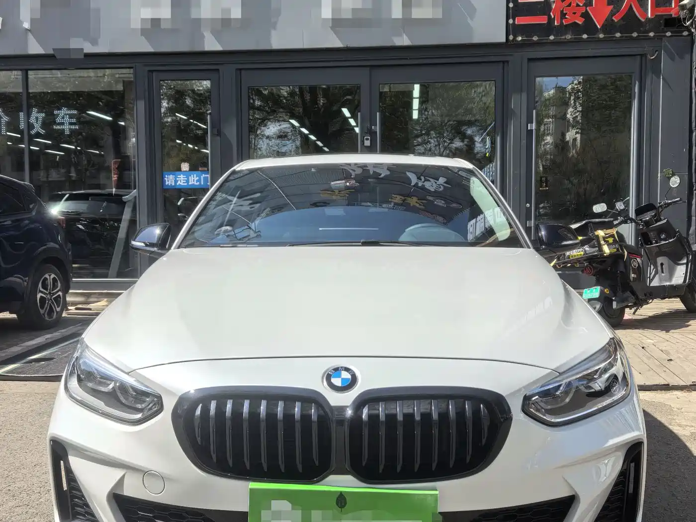 BMW 1 Series 2023 125i M Sport Shadow Edition фото 2