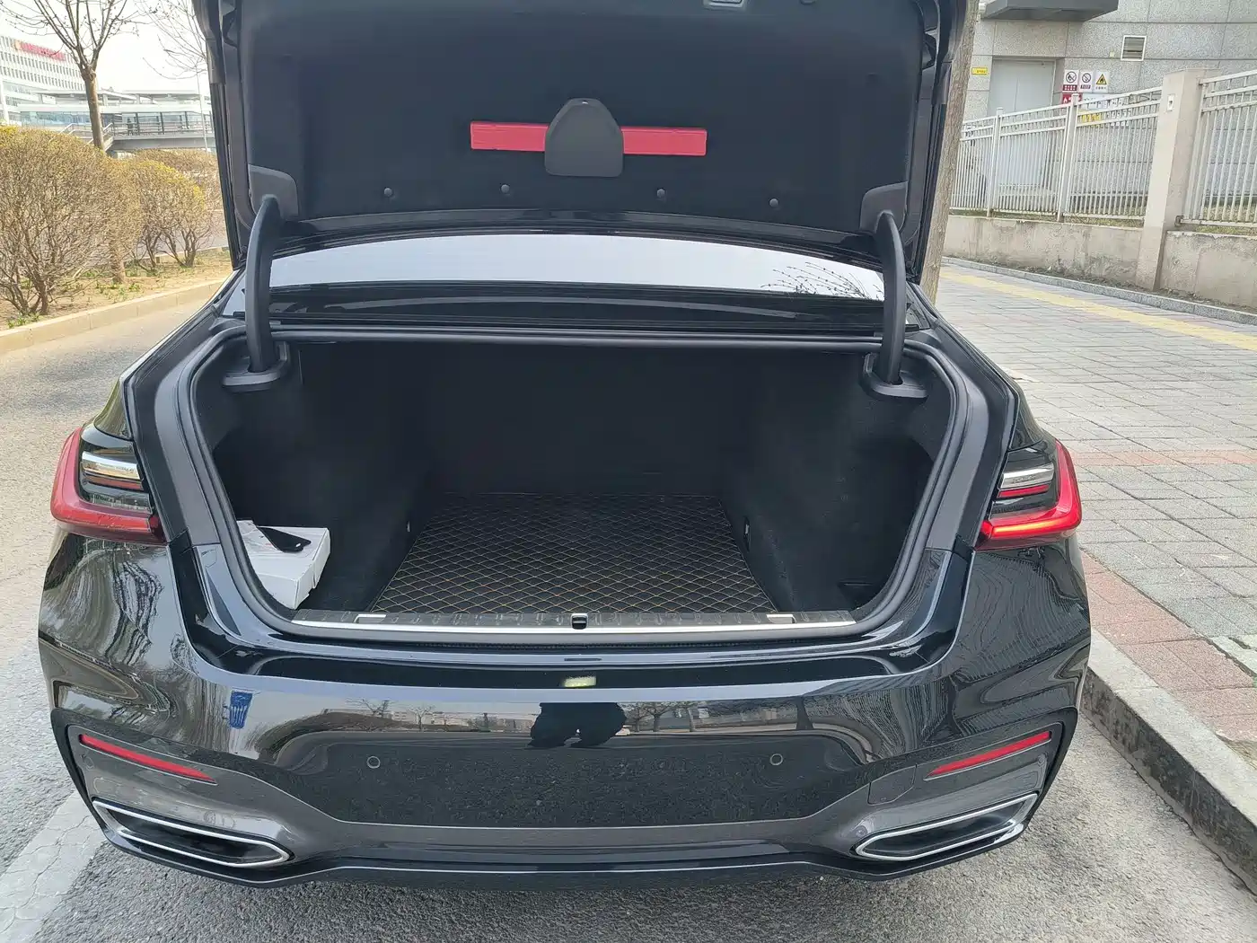 BMW 7 Series 2019 Facelift 740Li xDrive Executive M Sport Package фото 26