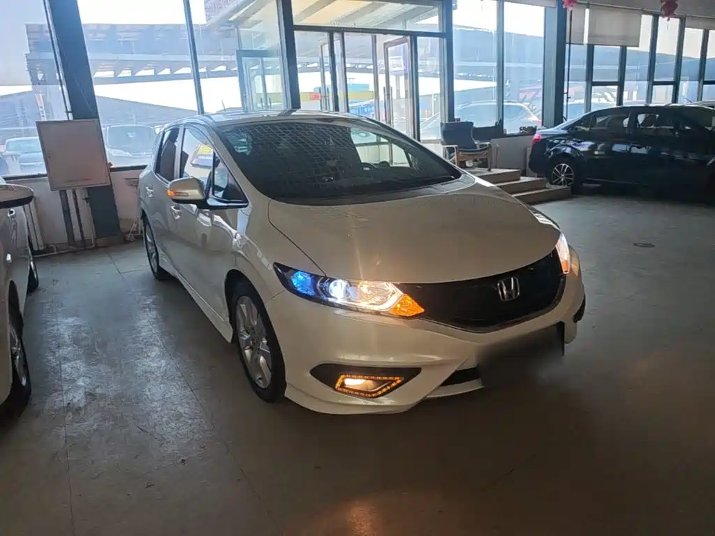 Honda Jade 2016 2016 1.8L Automatic Comfort Elite Version 5-seater