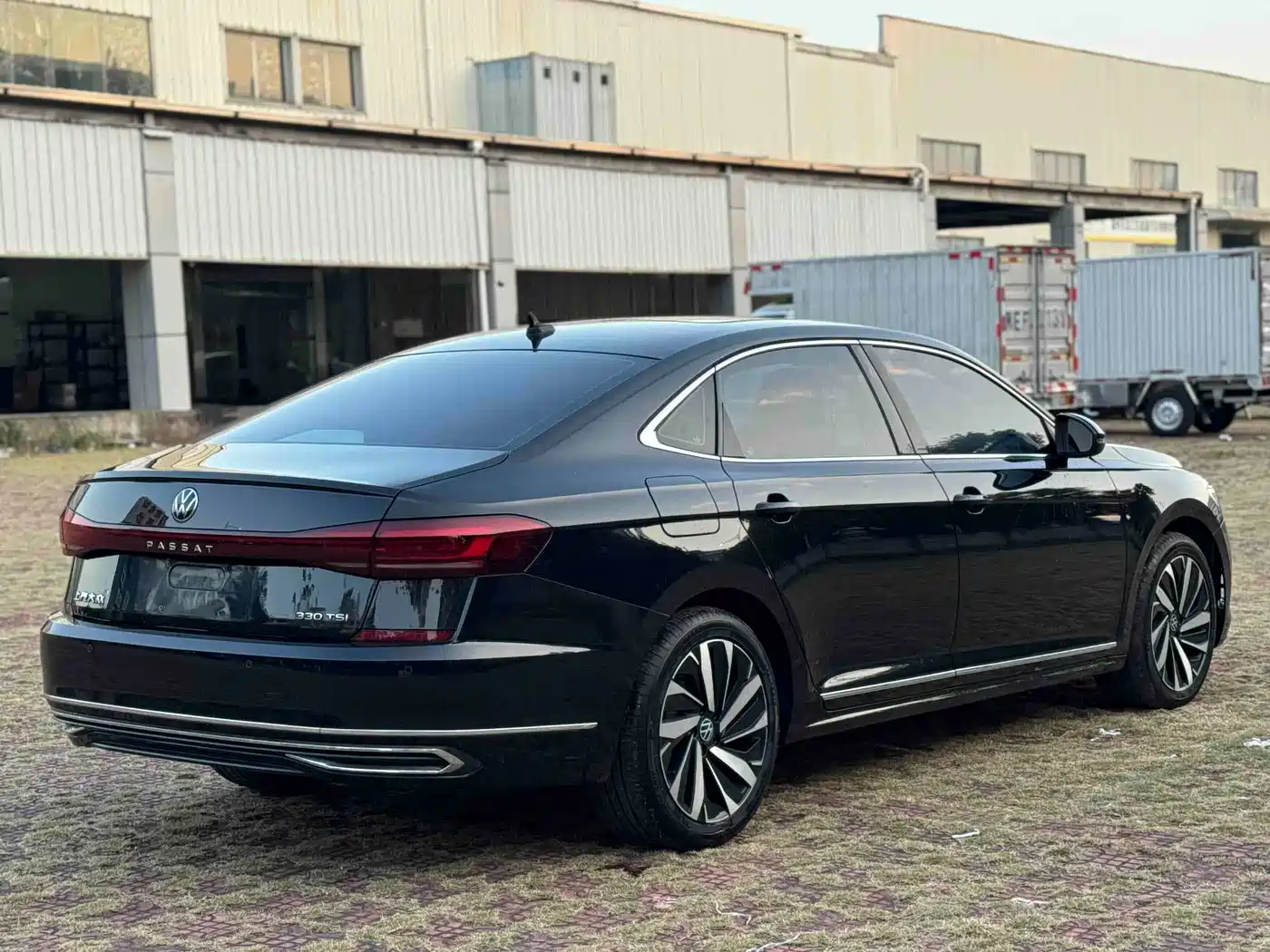 Volkswagen Passat 2022 330TSI Starlight Elite Edition фото 9