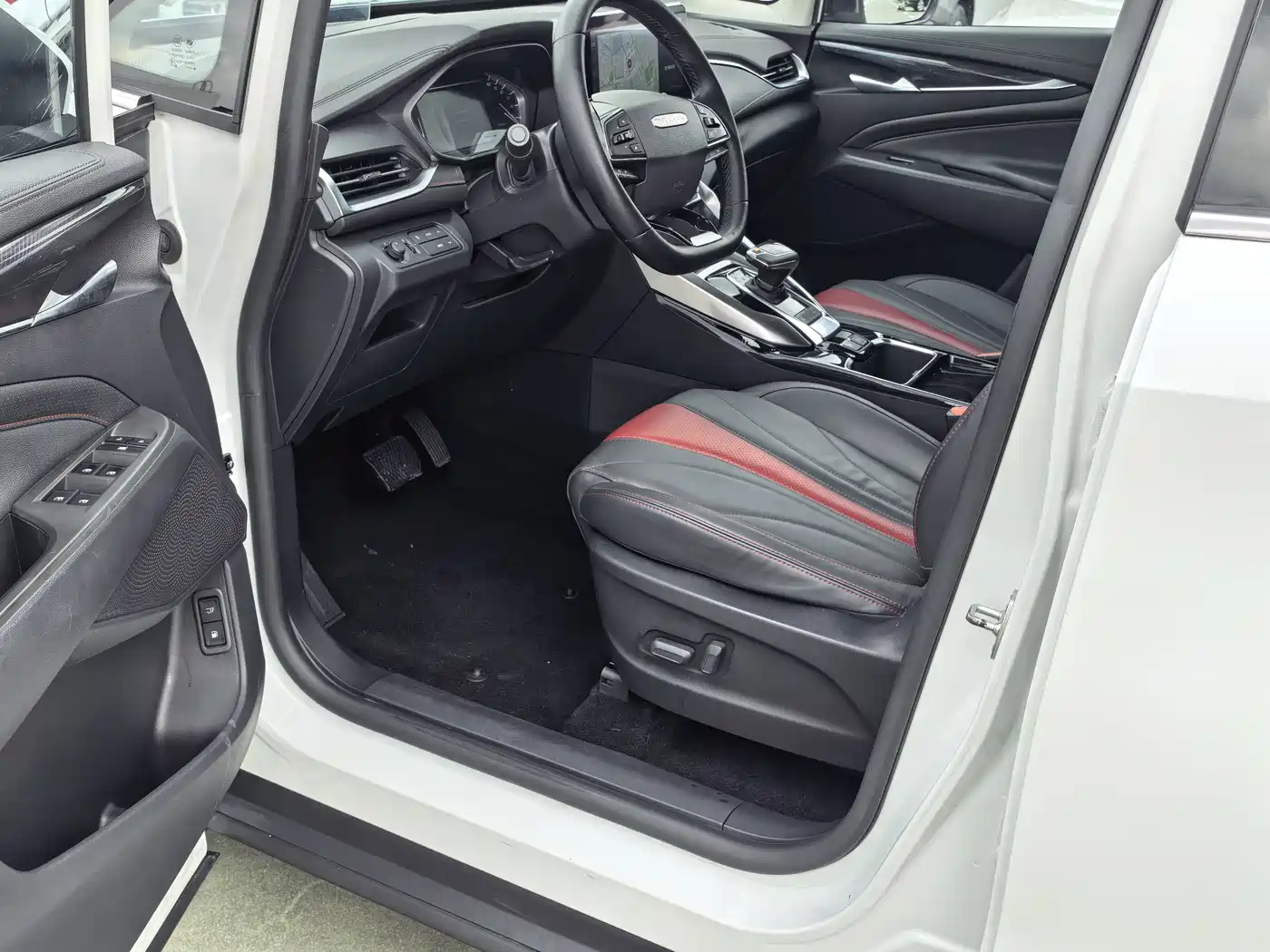 SAIC Maxus EUNIQ 5 2021 2020 1.3T PLUG IN Premium Edition