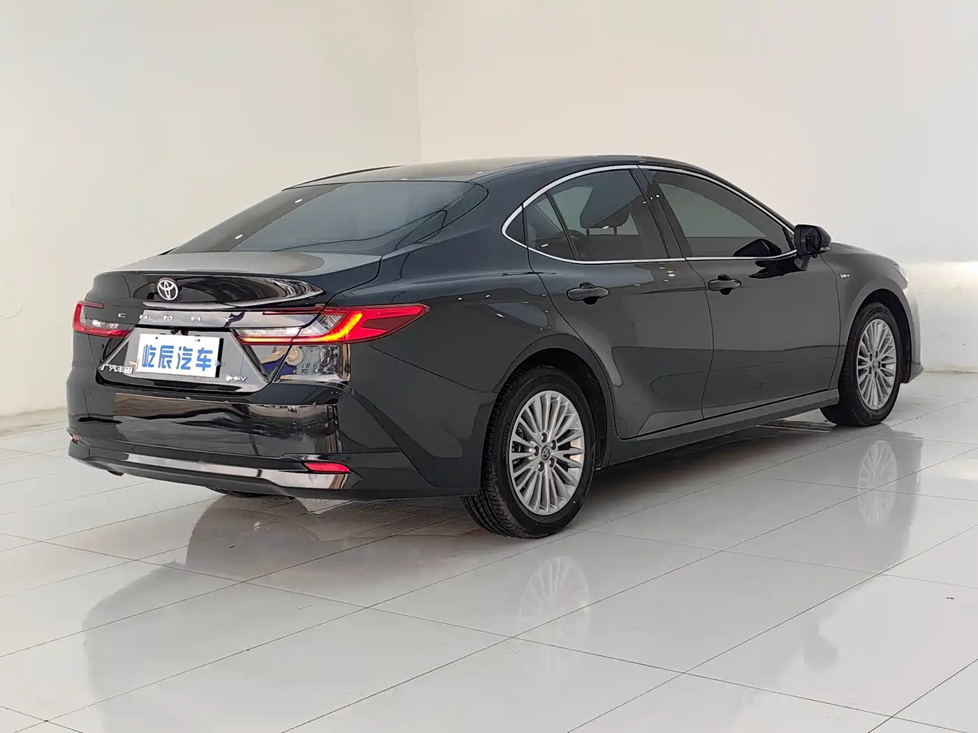 Toyota Camry 2024 Hybrid 2.0HGVP Luxury Edition фото 6