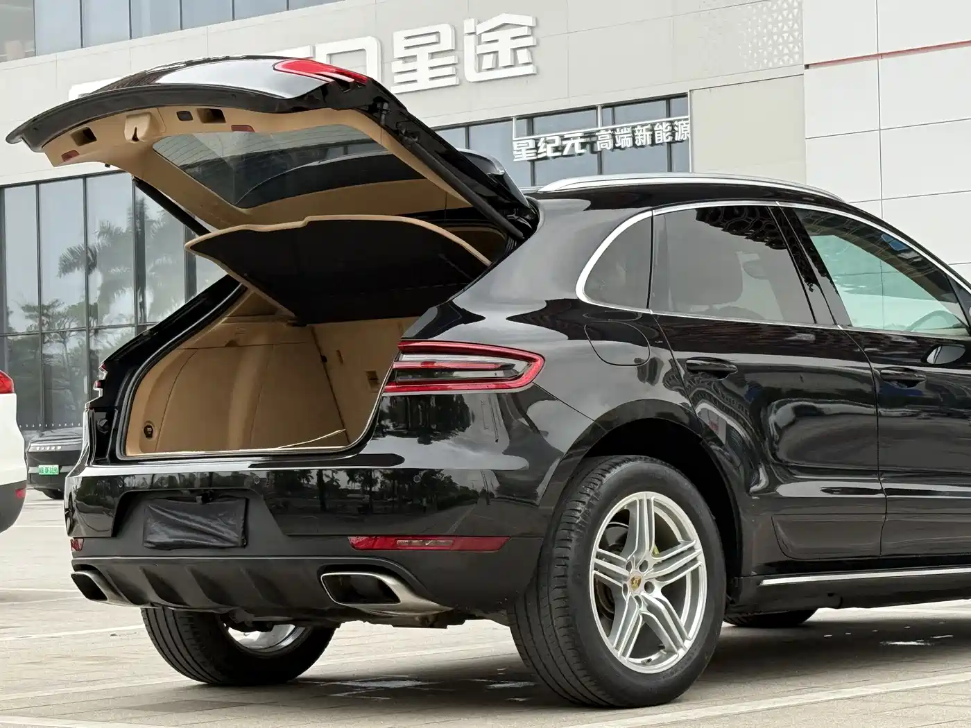 Porsche Macan 2016 Macan 2.0T фото 21