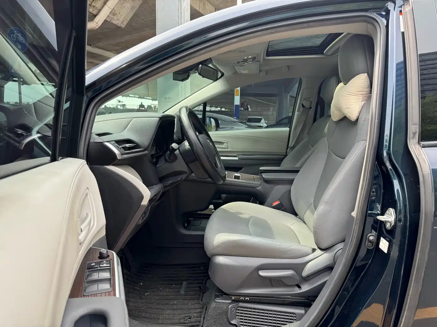 Toyota Granvia 2023 2023 2.5L Hybrid Luxury Edition