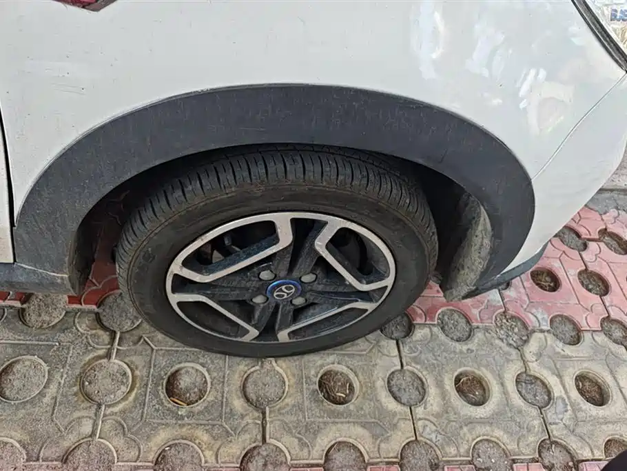 BAIC NEW ENERGY EC3