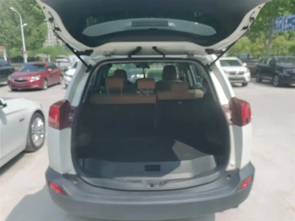 Toyota RAV4 Rongfang 2015 2.0L CVT 2WD Trend Edition фото 19