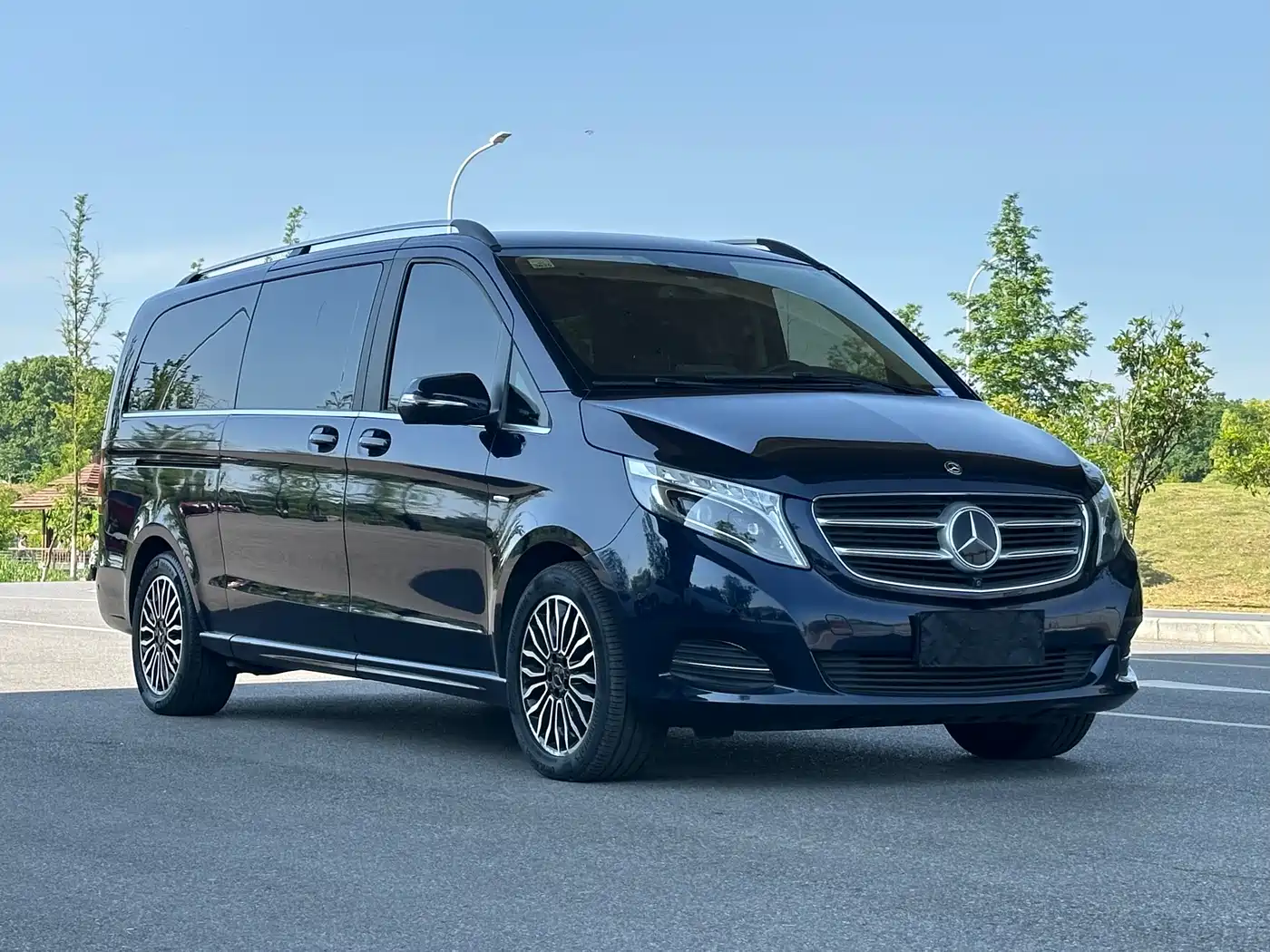 Mercedes-Benz V-Class 2017 Model V 260 L Premium Extended Edition фото 4