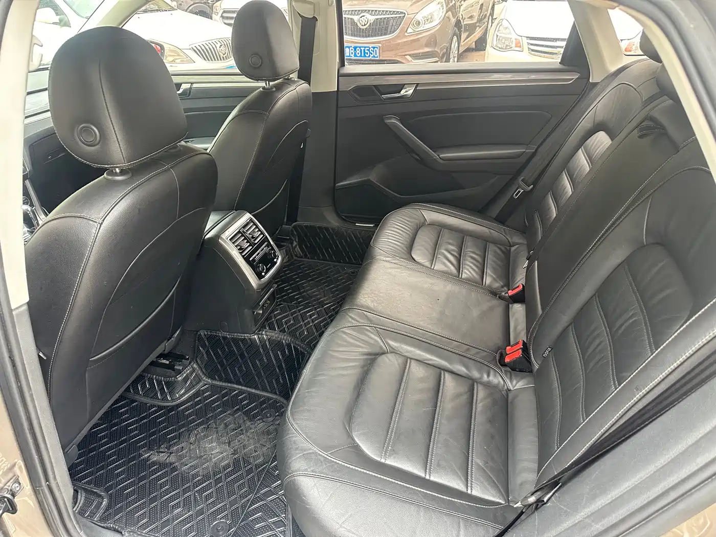 Volkswagen Passat 2016 280TSI DSG Honor Edition фото 7