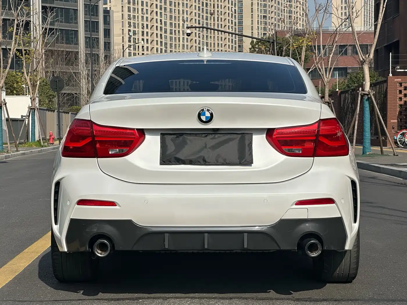 BMW 1 Series 2022 120i M Sport Shadow Edition фото 6