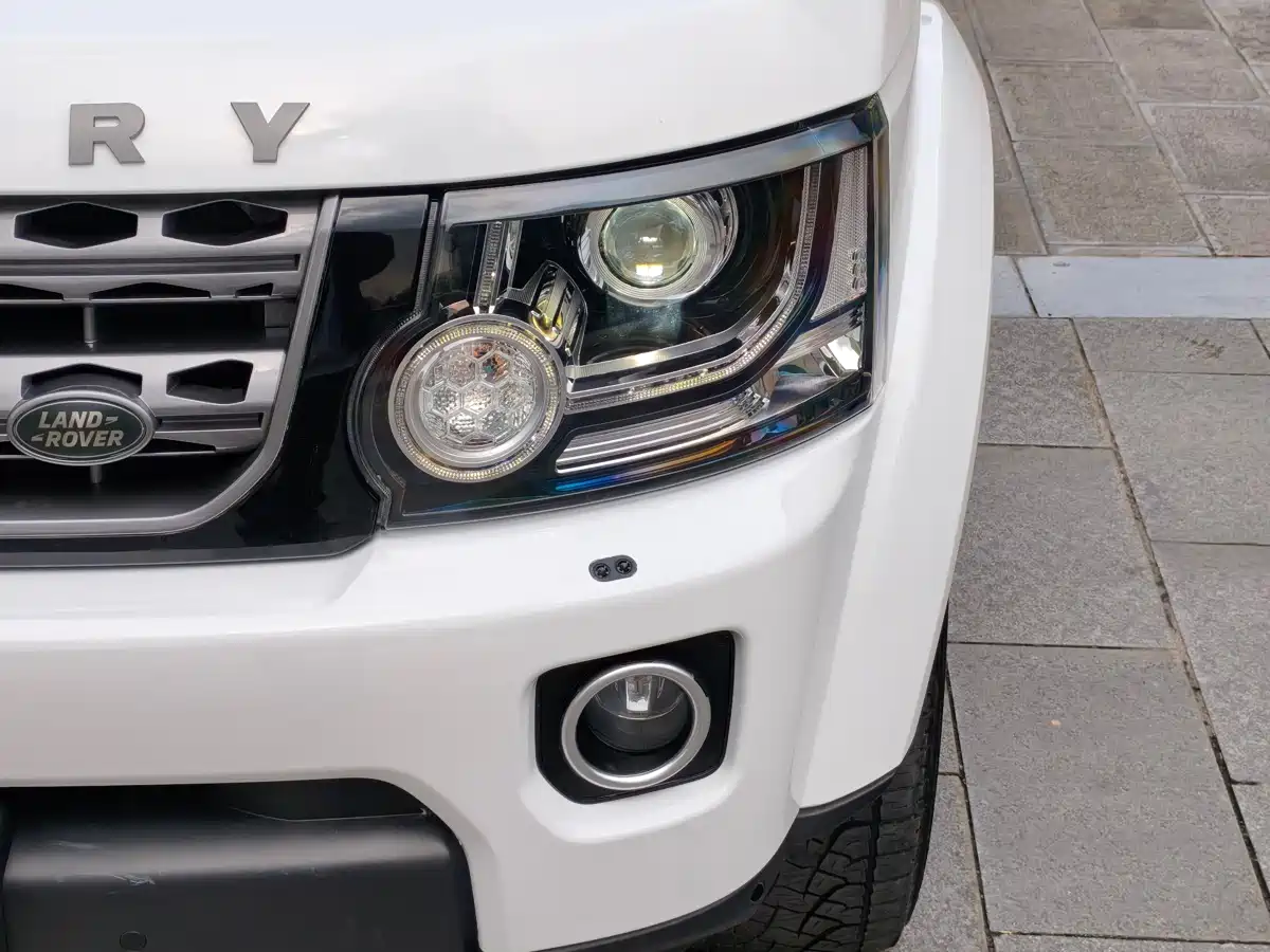 Land Rover Discovery 2016 3.0 SC V6 HSE фото 9