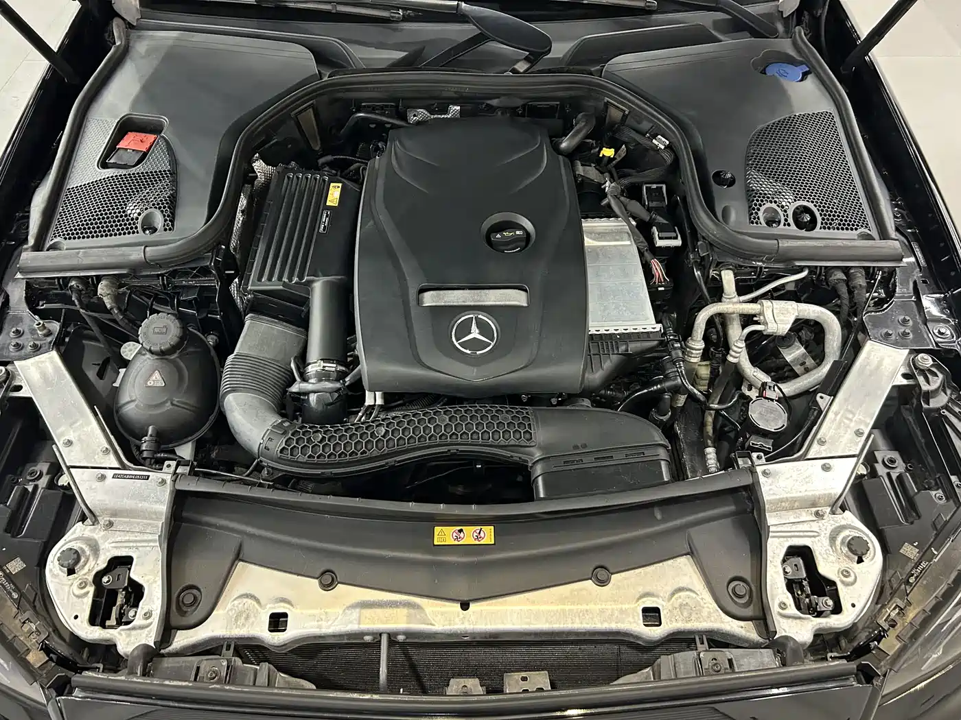 Mercedes-Benz E-Class 2016 E 300 L Sport Fashion Type фото 6