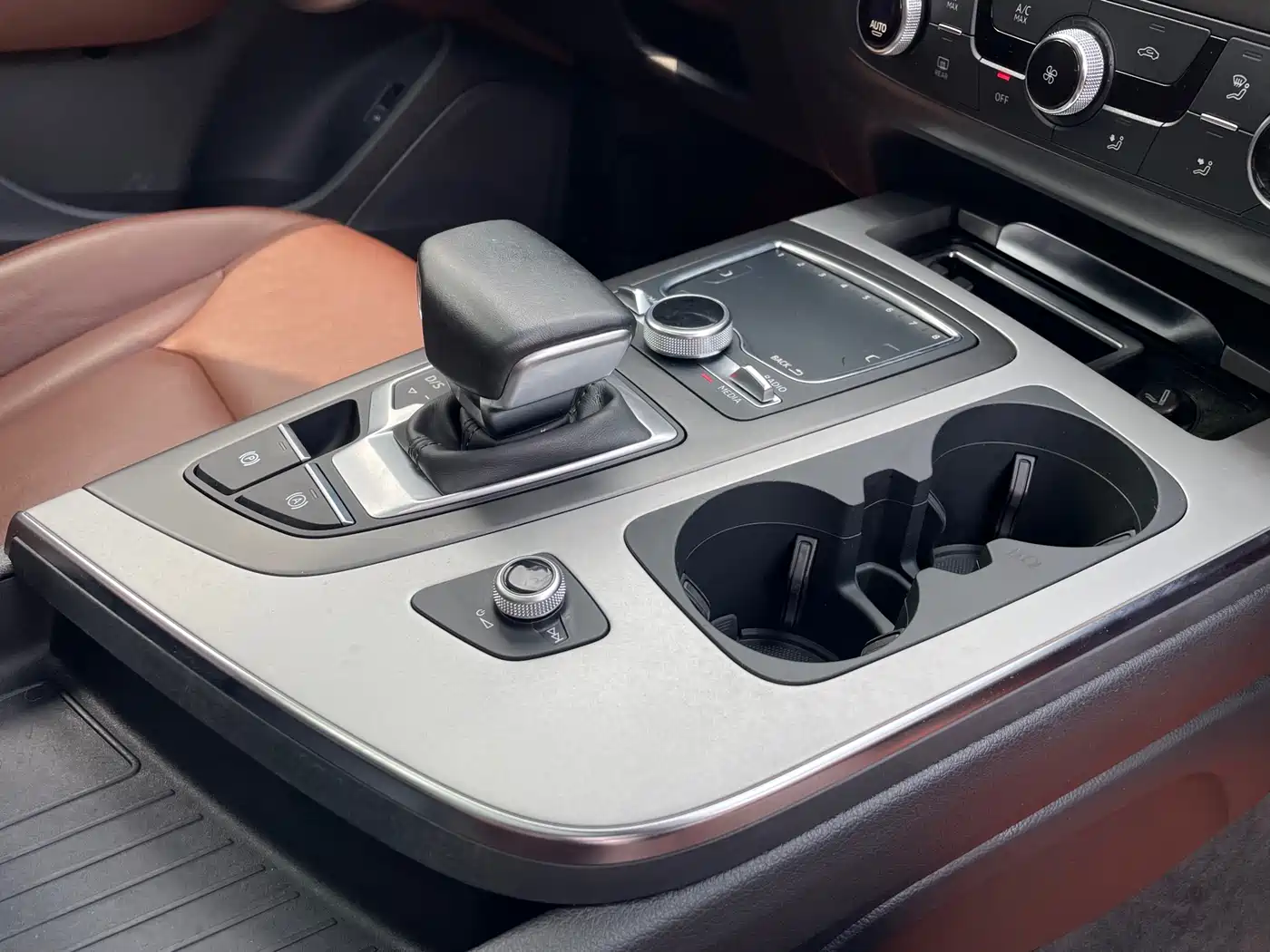 Audi Q7 2019 45 TFSI Comfort фото 25