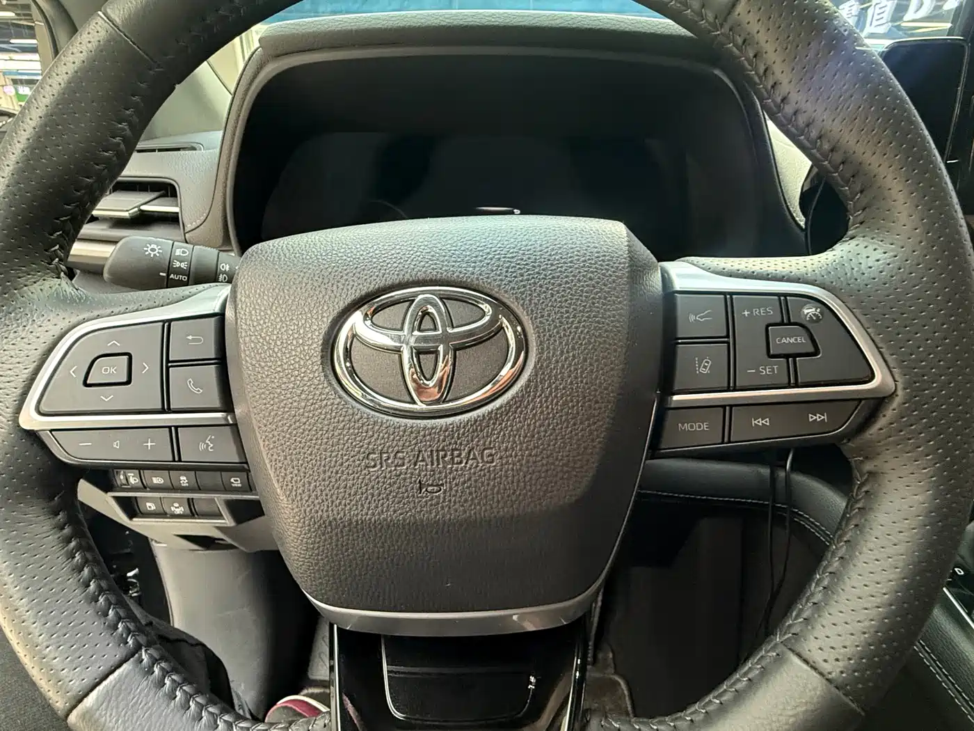 Toyota Sienna 2023 2.5L Hybrid Premium Edition фото 18