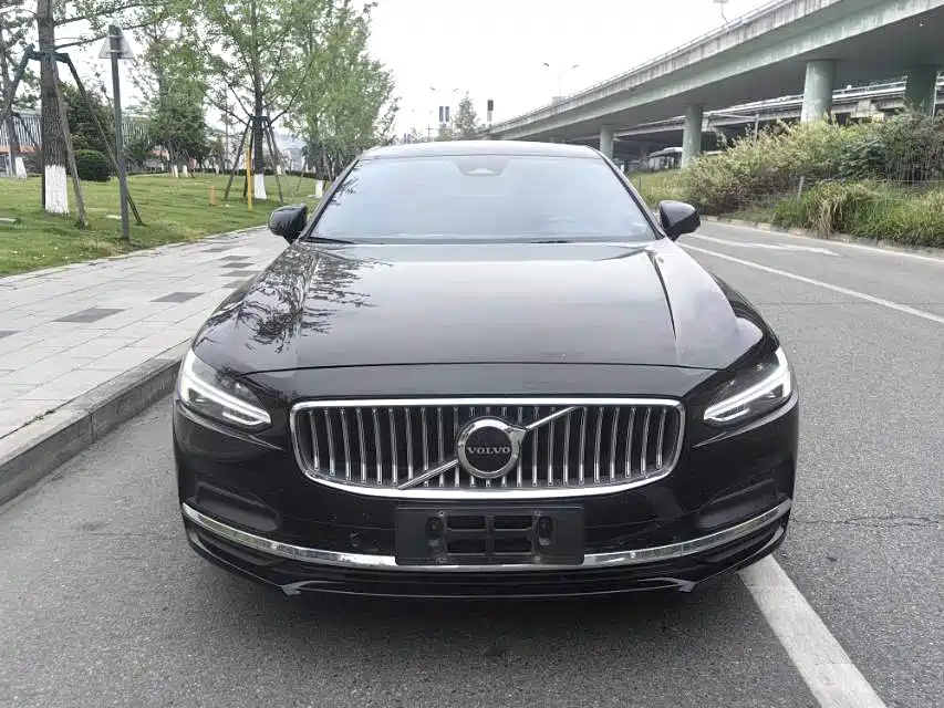 Volvo S90 2023 B5 Intelligent Comfort Luxury Edition фото 2