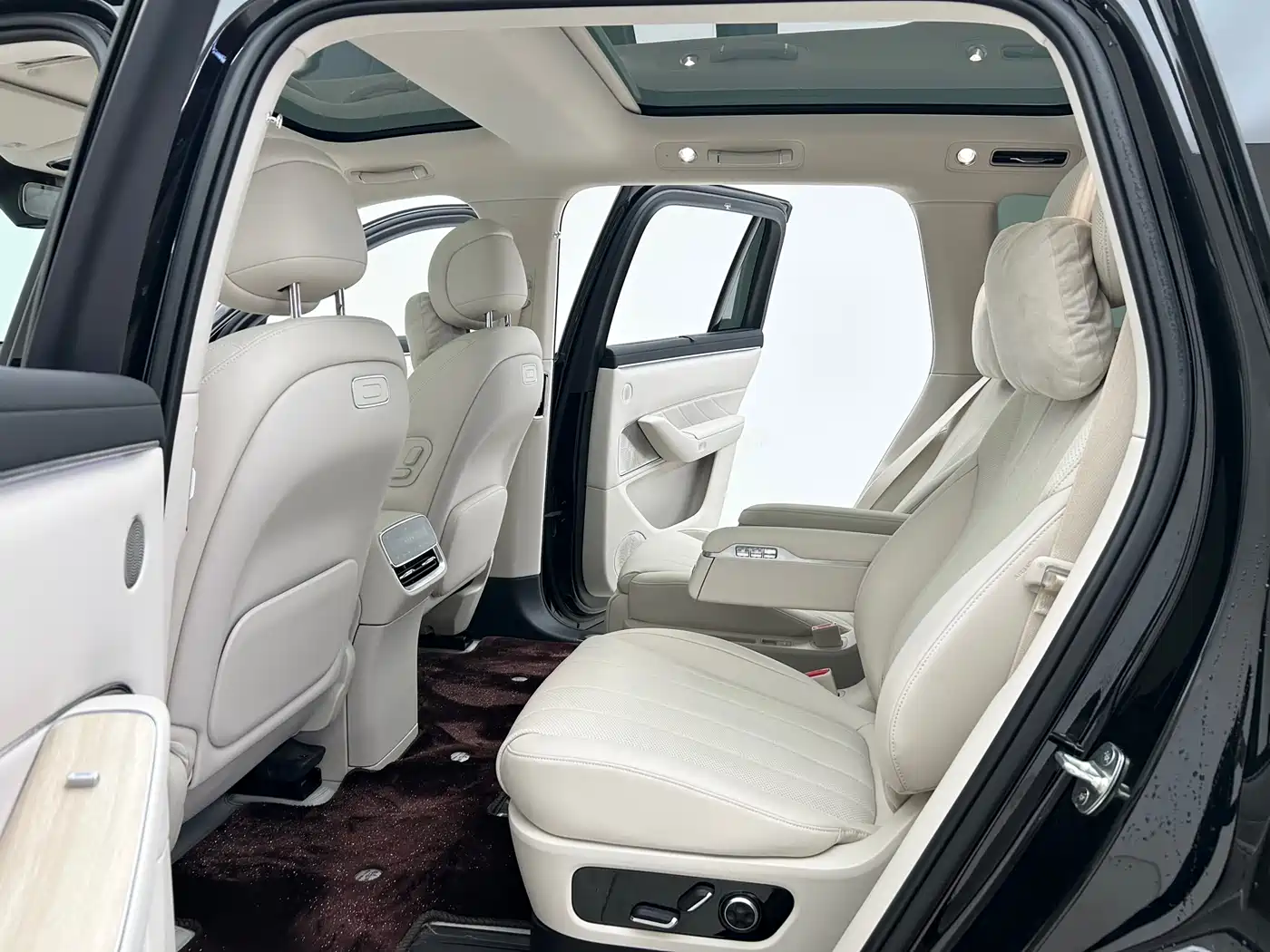 AITO Wenjie AITO M8 2025 Model Extended Range Max+ Edition 53.4kWh 6-Seater фото 10