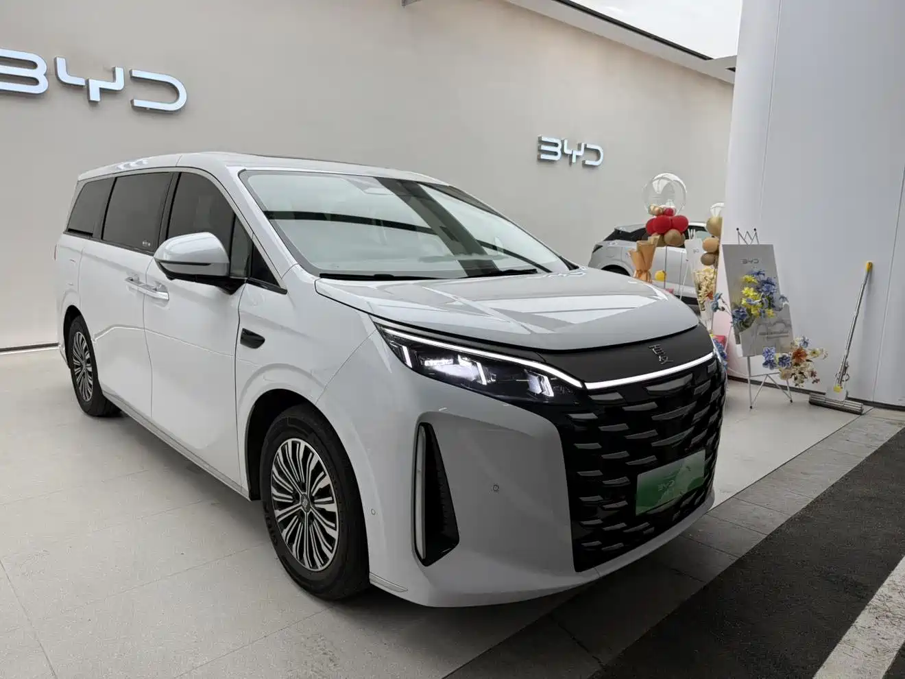 BYD Xia 2025 2025 DM-i 1.5T 100km Surpass Edition