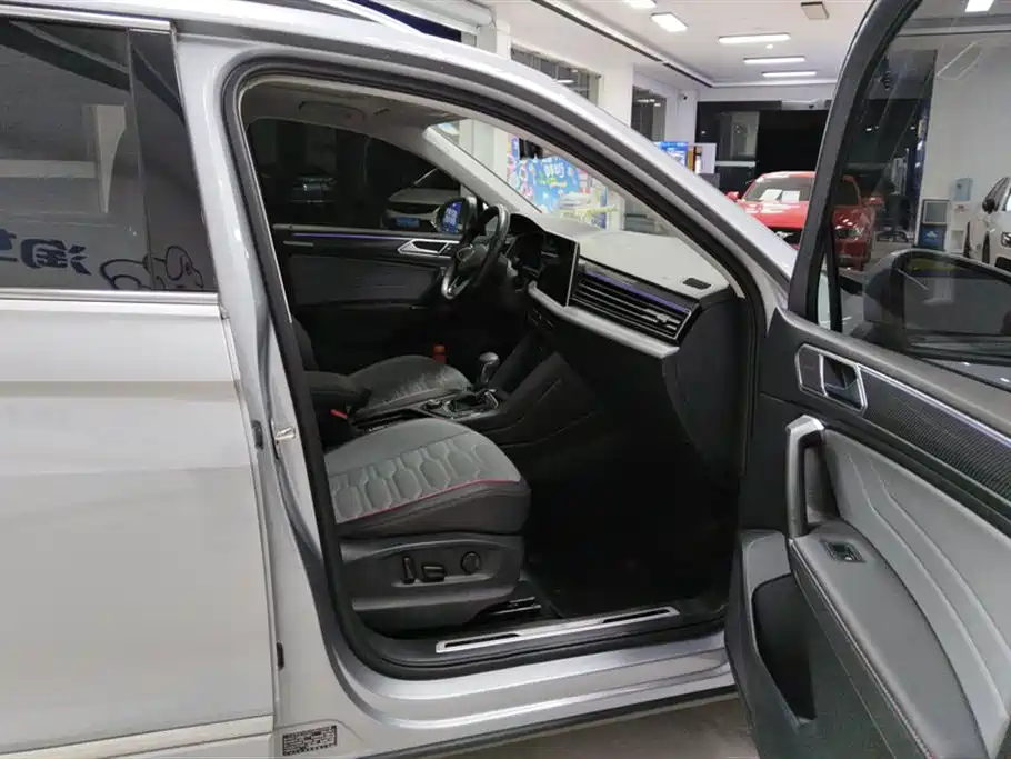 Volkswagen Tiguan L 2023 380TSI 4WD R-Line Flagship 7-seater фото 8