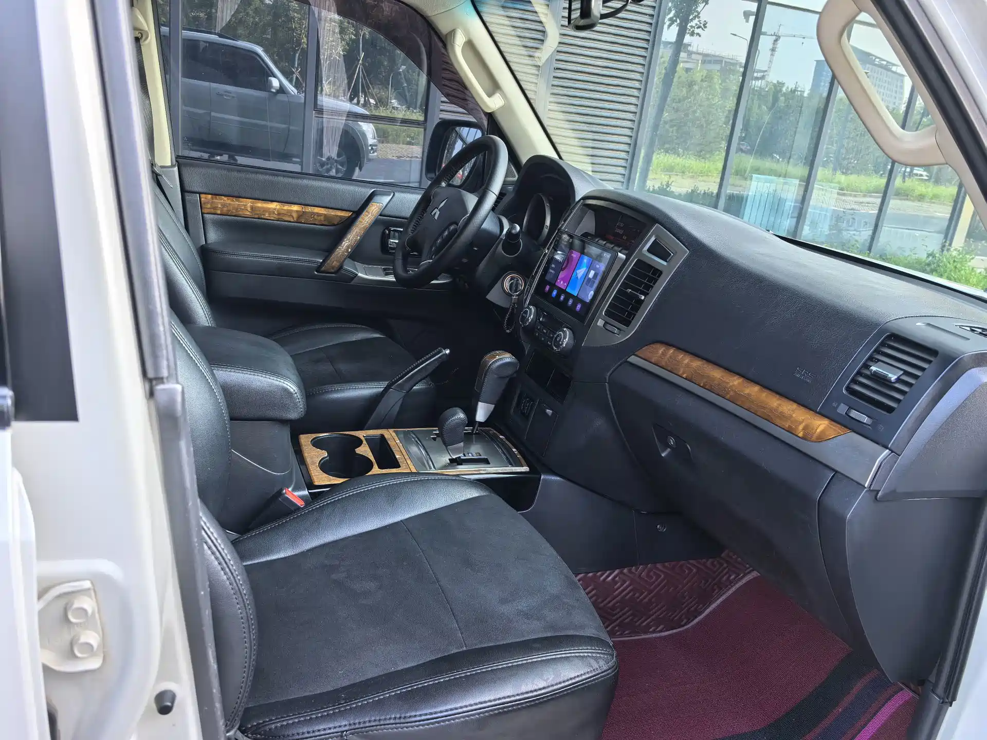 صورة 14 - Mitsubishi Pajero (Import)