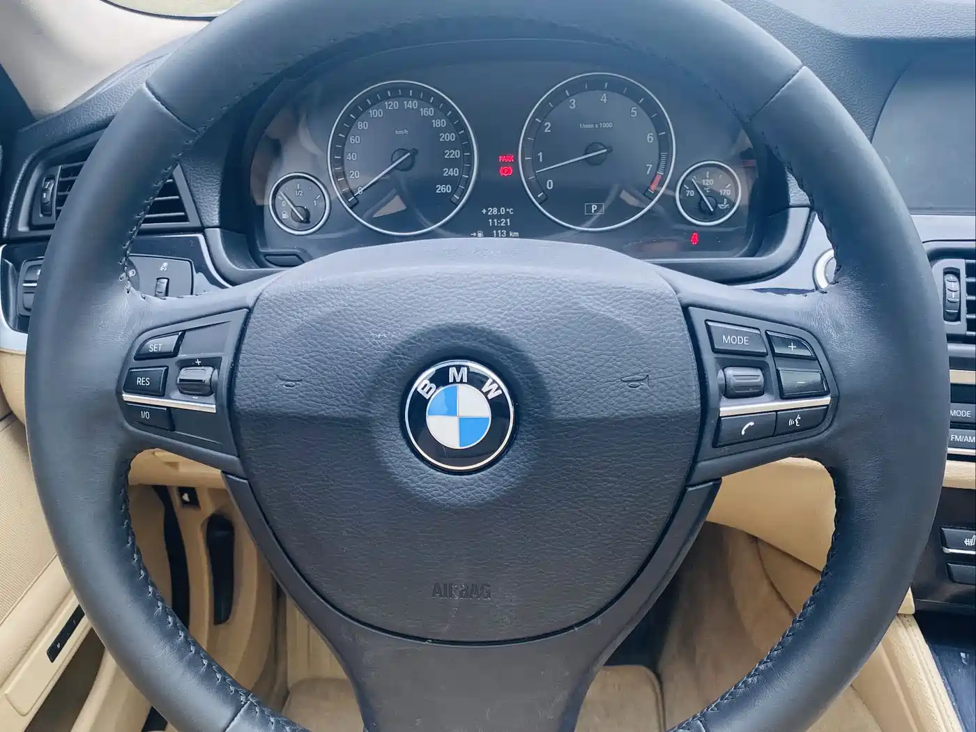 BMW 5 Series 2011 523Li Leading фото 16