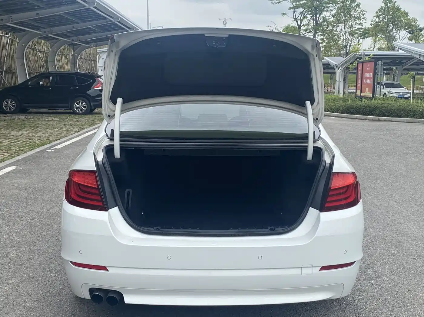 BMW 5 Series 2011 523Li Leading фото 8